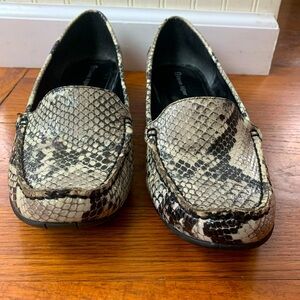Etienne Aiger woman’s snakeskin slip on loafers 10M nonslip black white